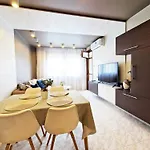 - Spacious Designer In Lägenhet