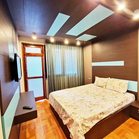 Apartman - Spacious Designer In *